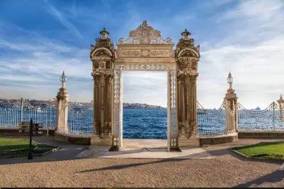 Dolmabahçe Palace & Bosphorus Tour
